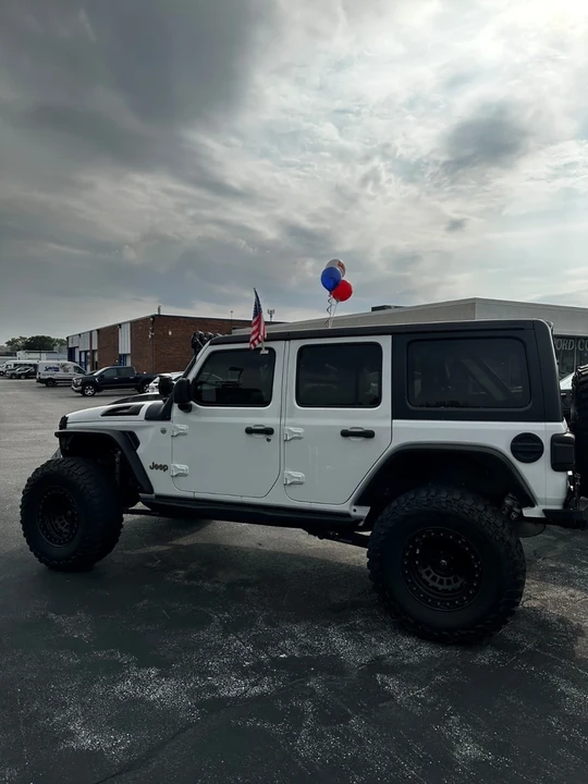 2019 Jeep JL Wrangler - Image 4 of 12