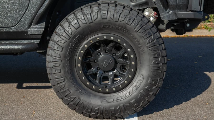 2019 Jeep JL Wrangler - Image 17 of 31