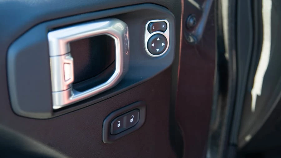 2019 Jeep JL Wrangler - Image 23 of 31
