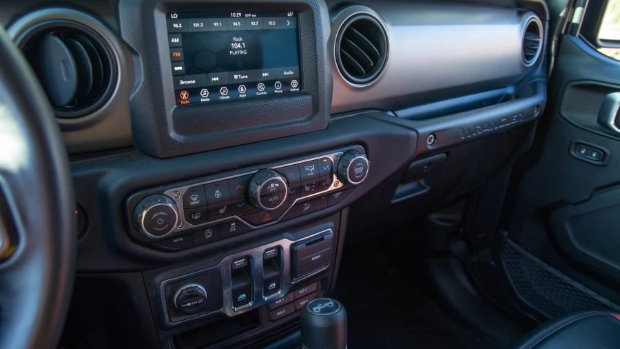 2019 Jeep JL Wrangler - Image 30 of 31