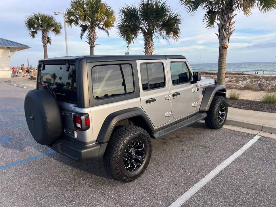 2019 Jeep JL Wrangler - Image 8 of 19