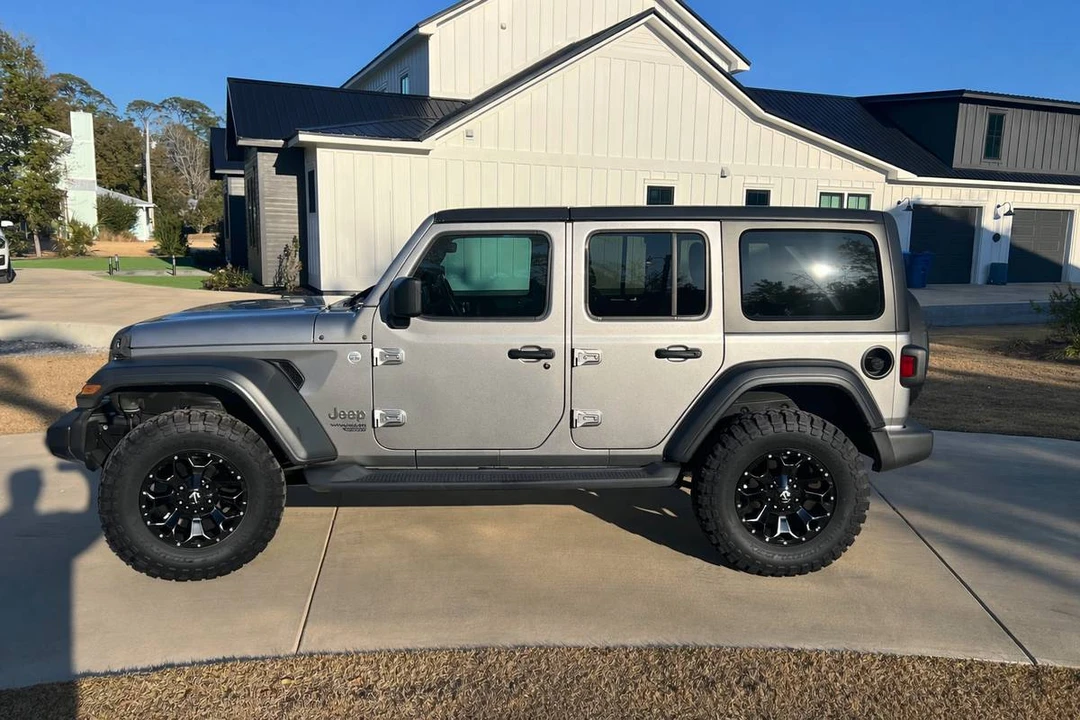 2019 Jeep JL Wrangler - Image 3 of 19