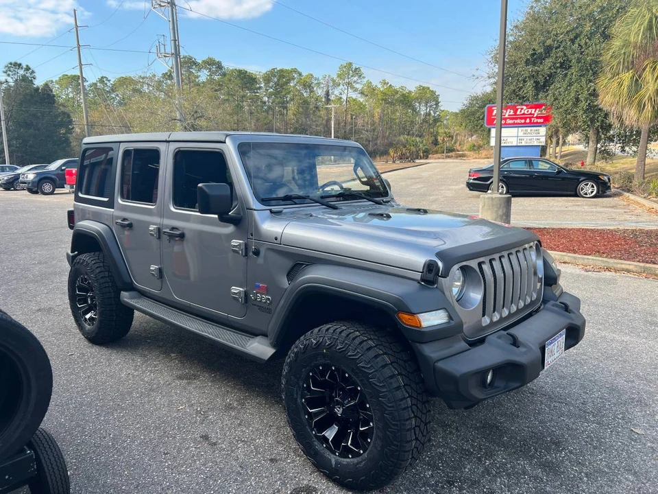 2019 Jeep JL Wrangler - Image 14 of 19