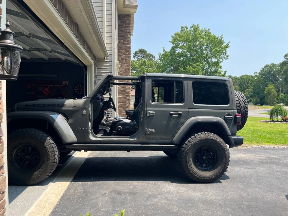 2019 Jeep JL Wrangler - Image 3 of 8