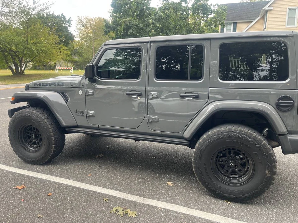 2019 Jeep JL Wrangler - Image 2 of 8