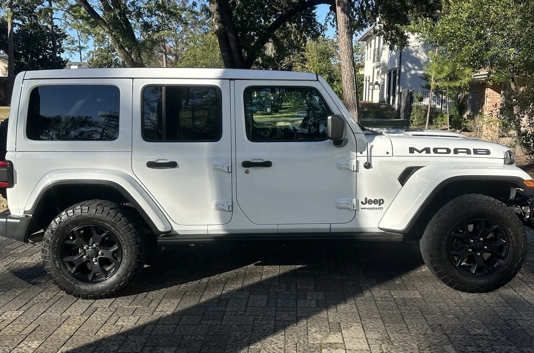 2019 Jeep JL Wrangler - Image 3 of 8