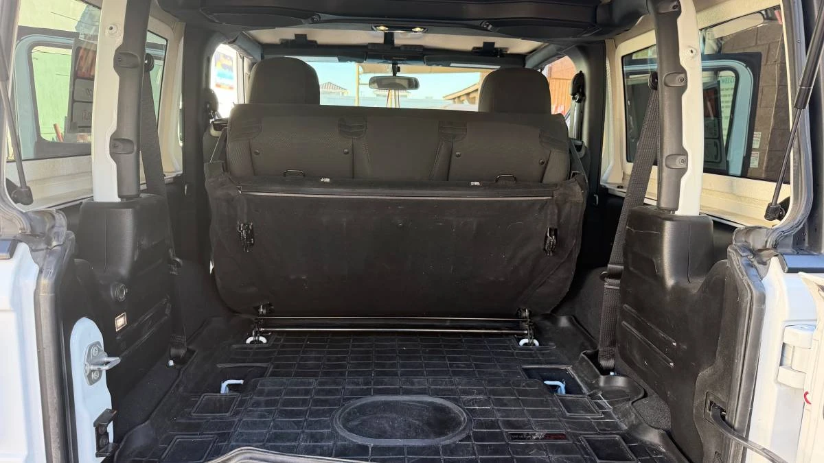 2019 Jeep JL Wrangler - Image 6 of 8