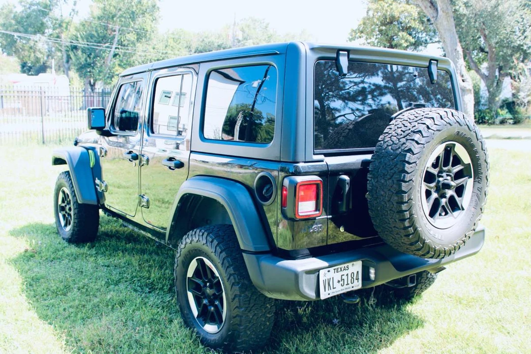 2019 Jeep JL Wrangler - Image 4 of 12