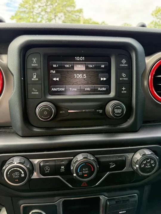 2019 Jeep JL Wrangler - Image 14 of 17