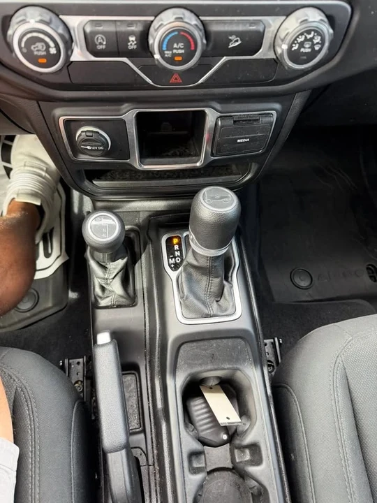 2019 Jeep JL Wrangler - Image 15 of 17