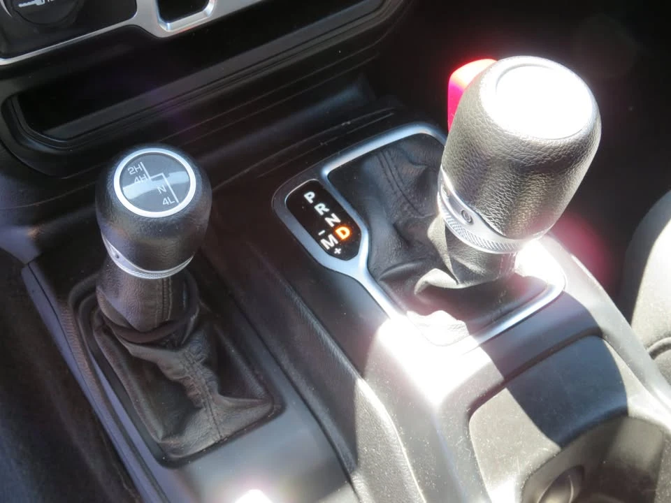 2019 Jeep JL Wrangler - Image 18 of 20