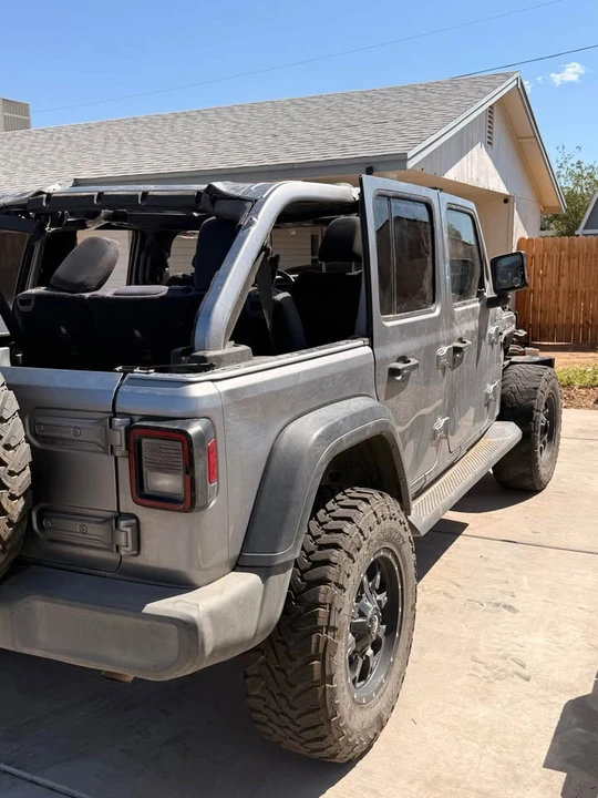 2019 Jeep JL Wrangler - Image 2 of 3