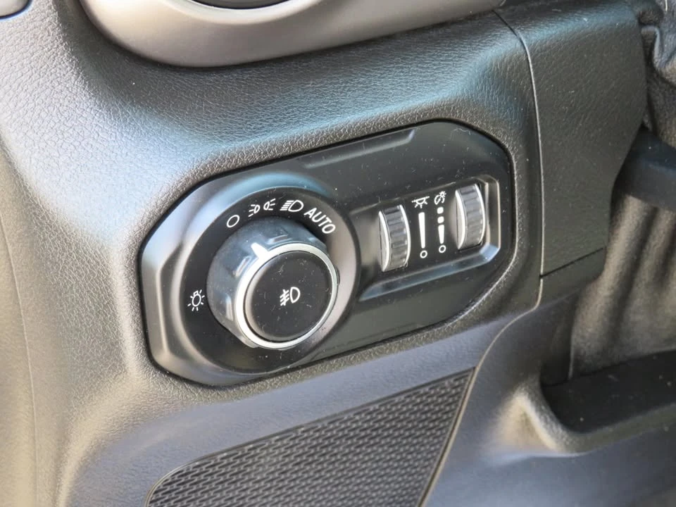 2019 Jeep JL Wrangler - Image 19 of 20