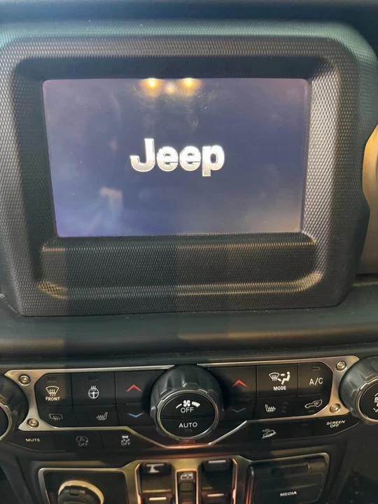 2019 Jeep JL Wrangler - Image 16 of 20