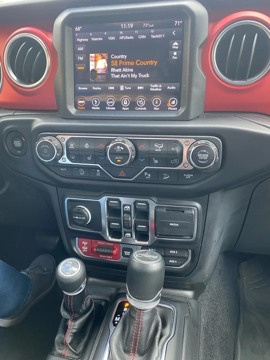 2019 Jeep JL Wrangler - Image 9 of 10