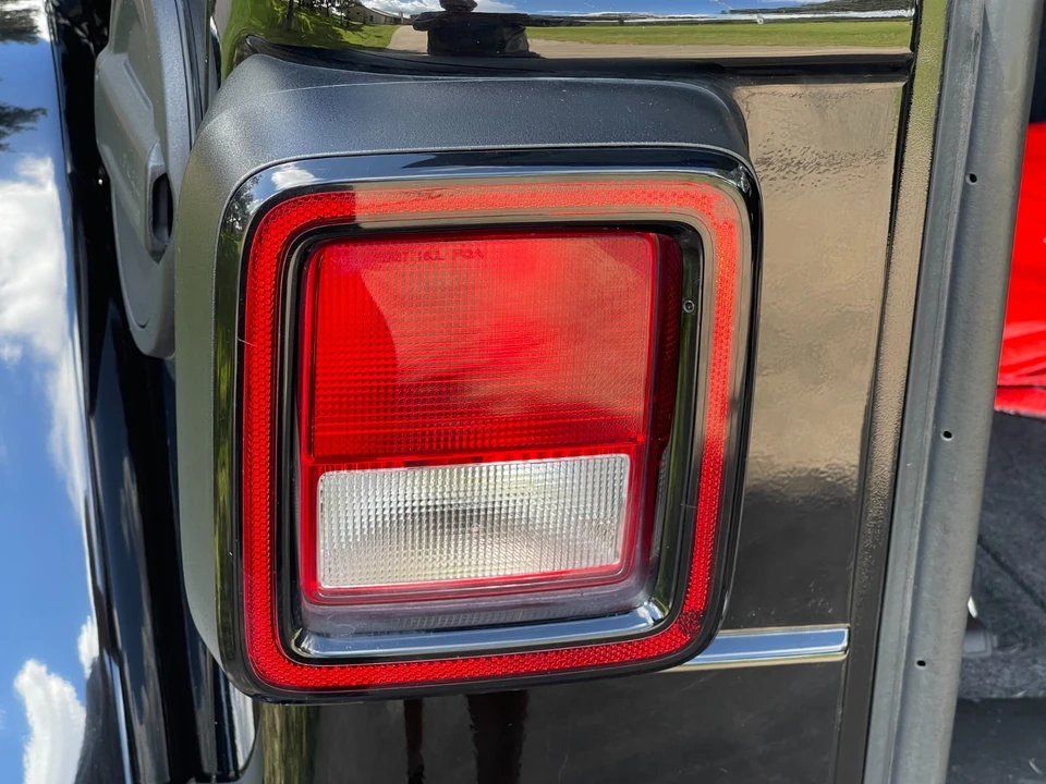 2019 Jeep JL Wrangler - Image 30 of 31