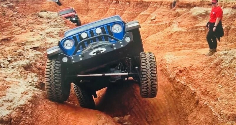 2019 Jeep JL Wrangler - Image 9 of 31
