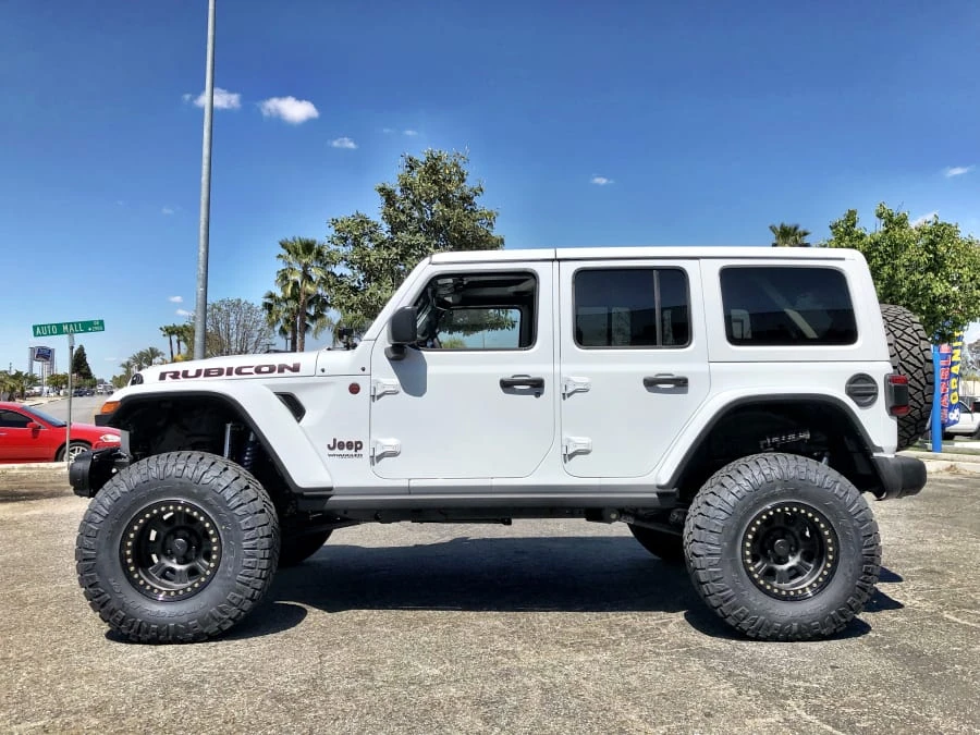 2019 Jeep JL Wrangler - Image 2 of 12