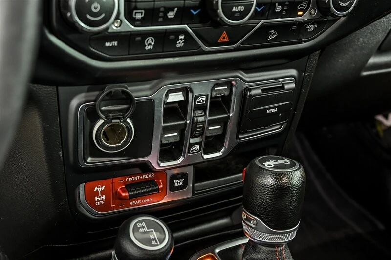 2019 Jeep JL Wrangler - Image 26 of 28