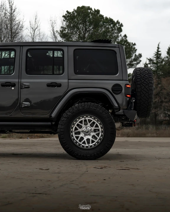 2019 Jeep JL Wrangler - Image 15 of 21