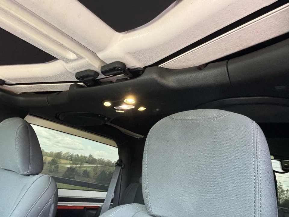 2019 Jeep JL Wrangler - Image 19 of 31
