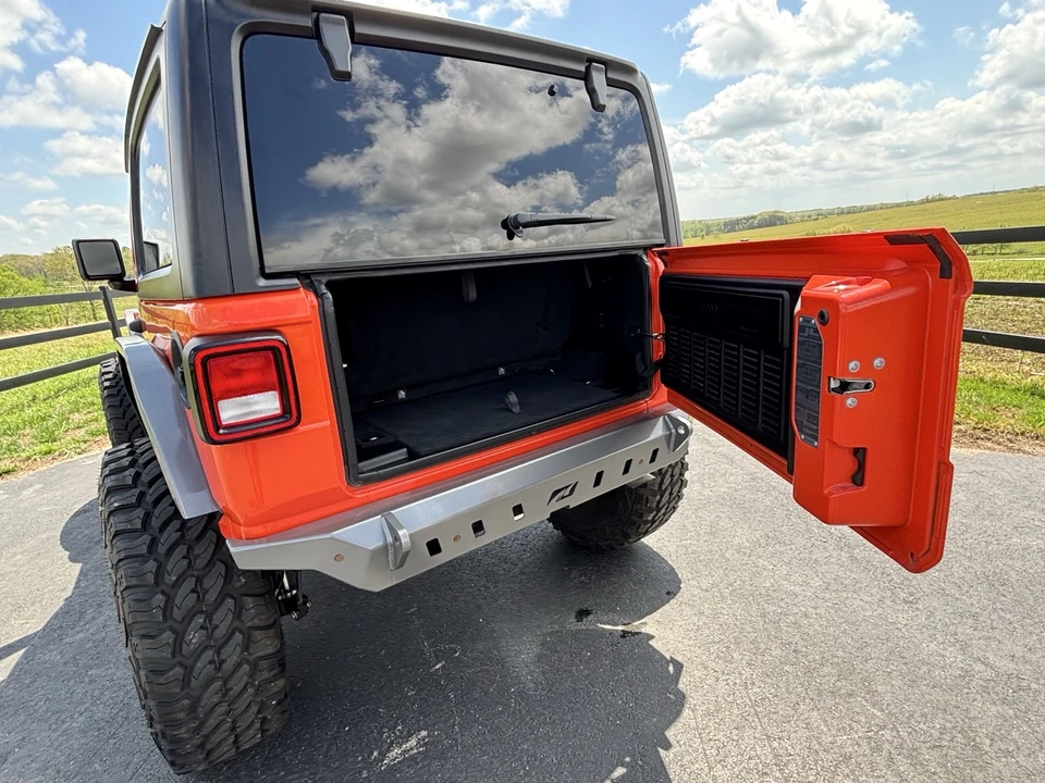 2019 Jeep JL Wrangler - Image 13 of 31