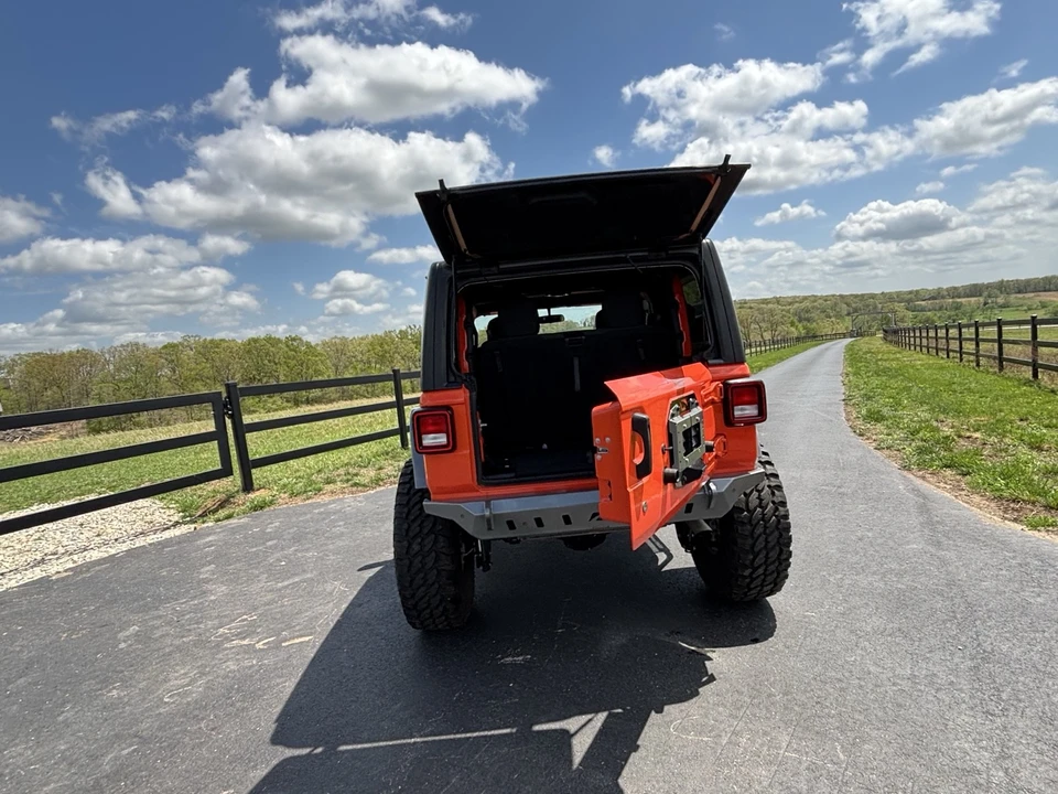 2019 Jeep JL Wrangler - Image 16 of 31