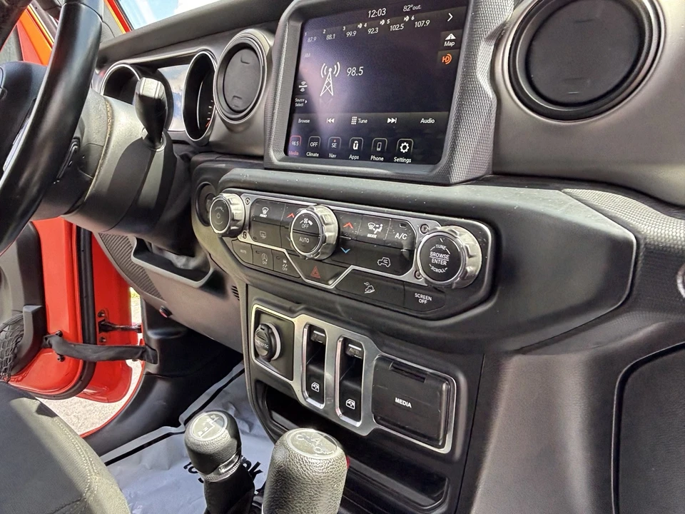 2019 Jeep JL Wrangler - Image 23 of 31