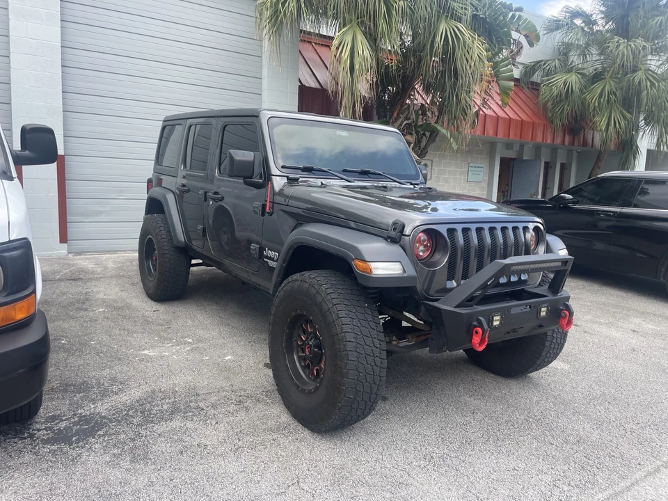 2019 Jeep JL Wrangler - Image 3 of 3