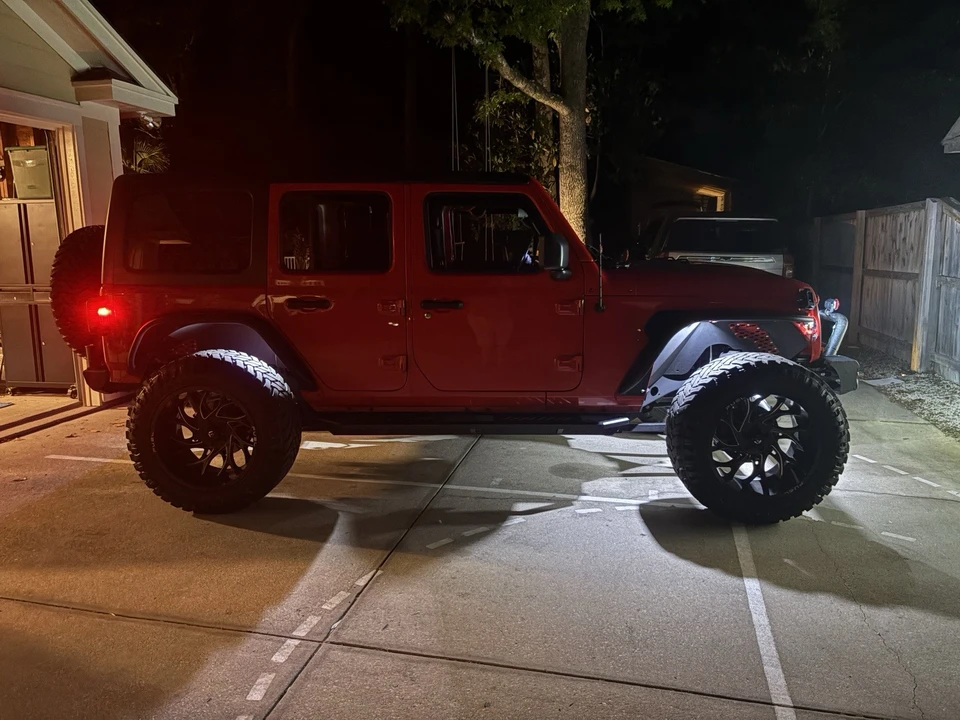 2019 Jeep JL Wrangler - Image 20 of 21