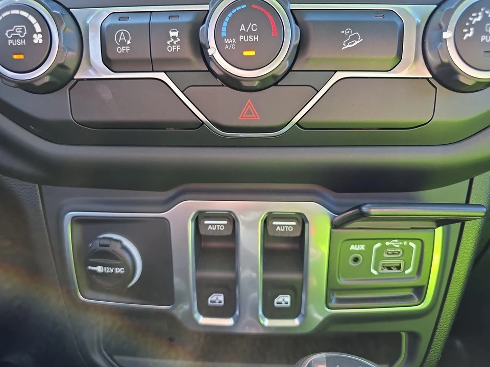 2019 Jeep JL Wrangler - Image 25 of 31