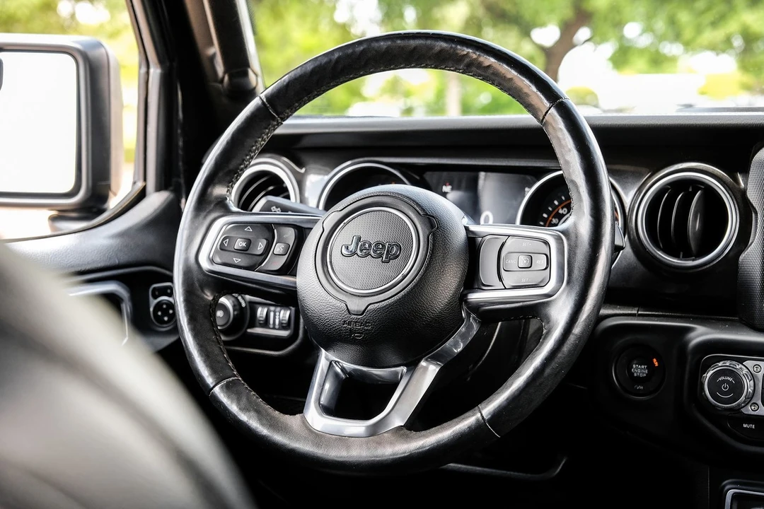 2019 Jeep JL Wrangler - Image 19 of 31