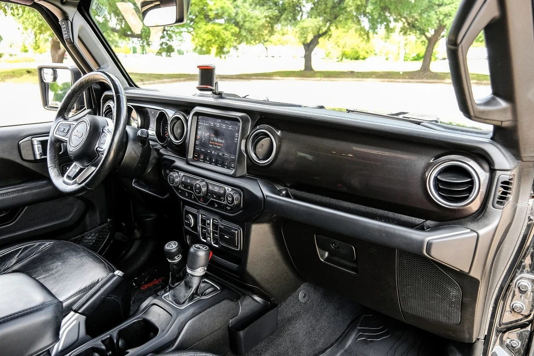 2019 Jeep JL Wrangler - Image 16 of 31