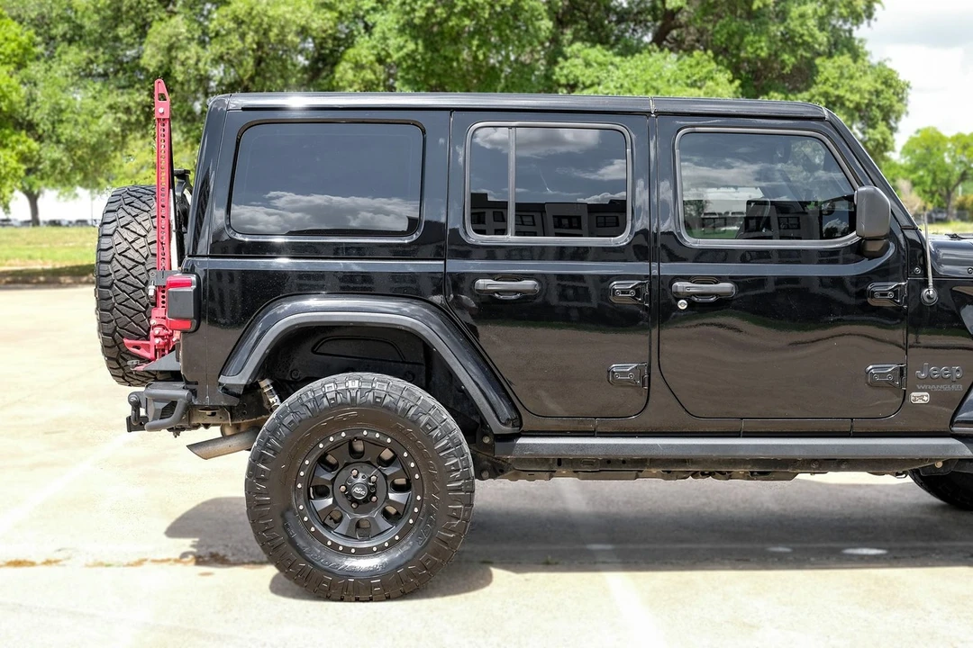 2019 Jeep JL Wrangler - Image 12 of 31
