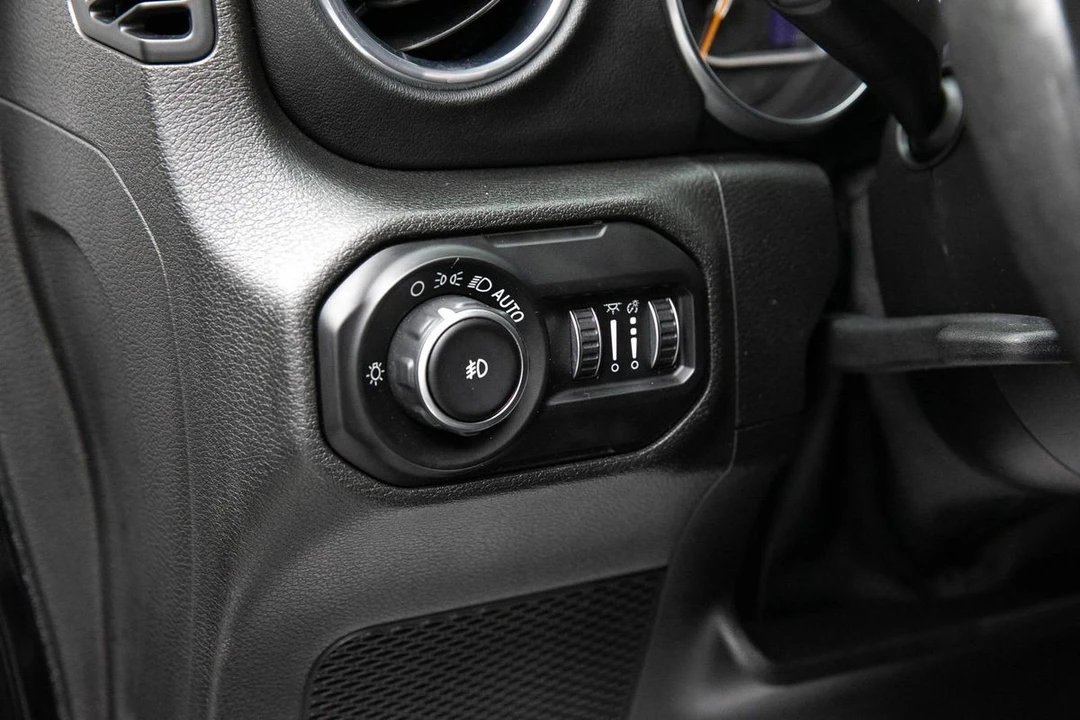 2019 Jeep JL Wrangler - Image 23 of 31