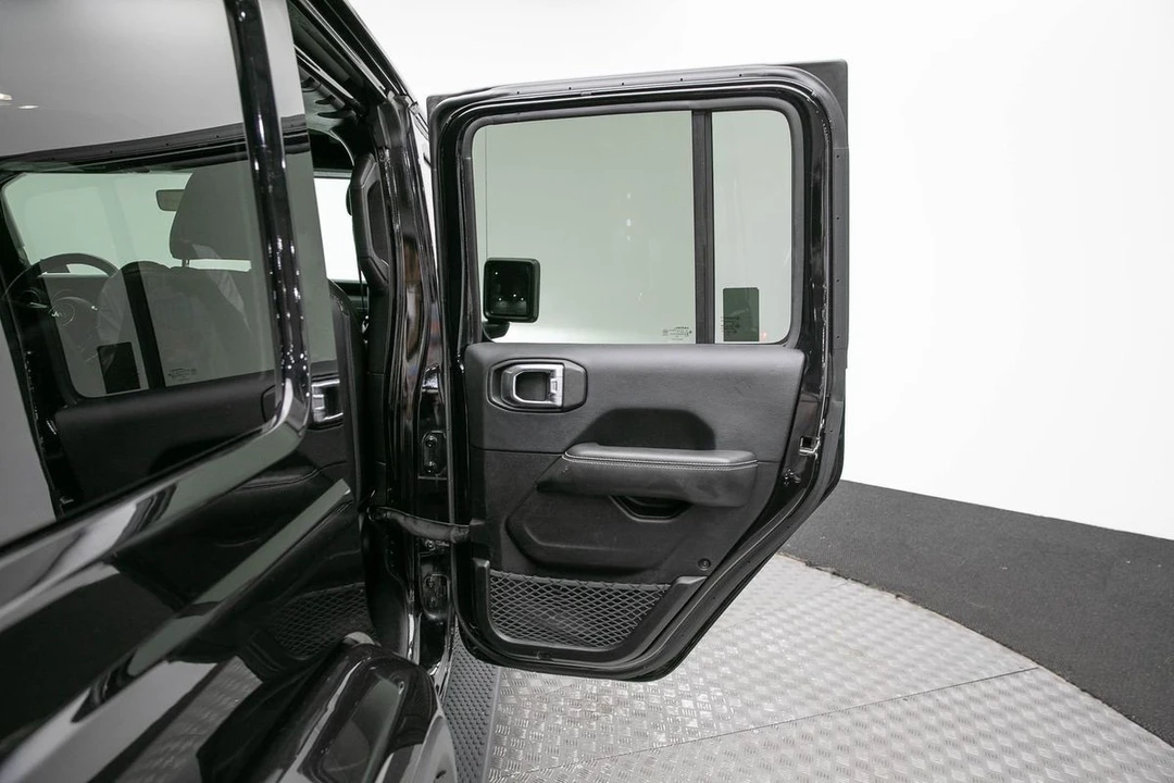 2019 Jeep JL Wrangler - Image 13 of 31