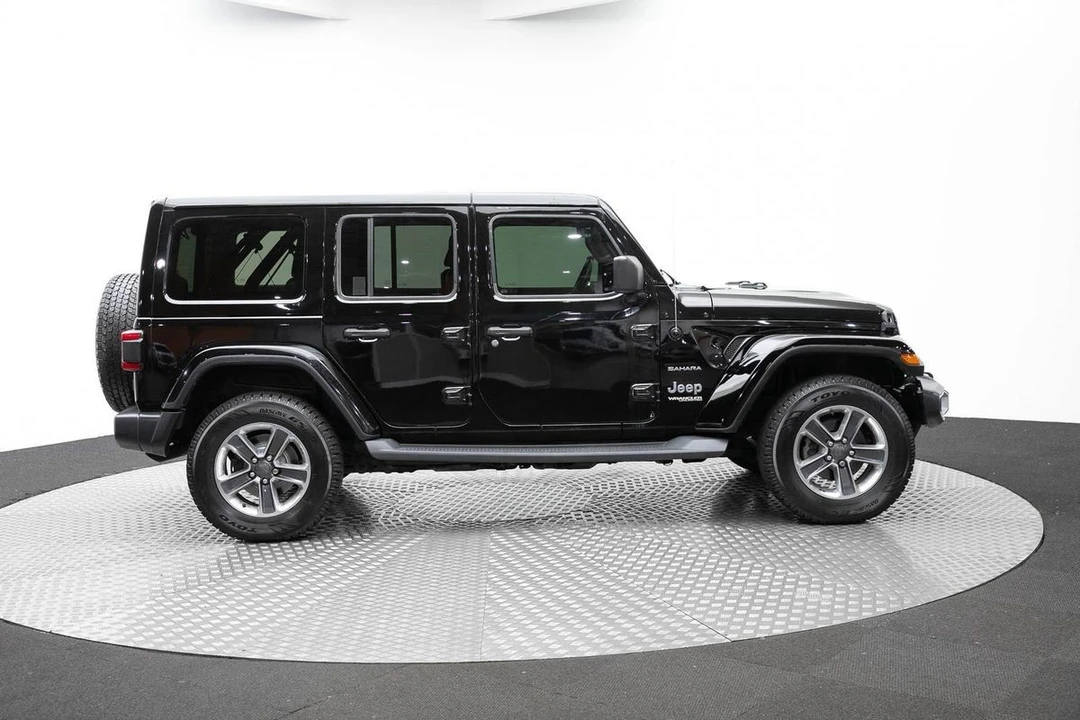 2019 Jeep JL Wrangler - Image 9 of 31