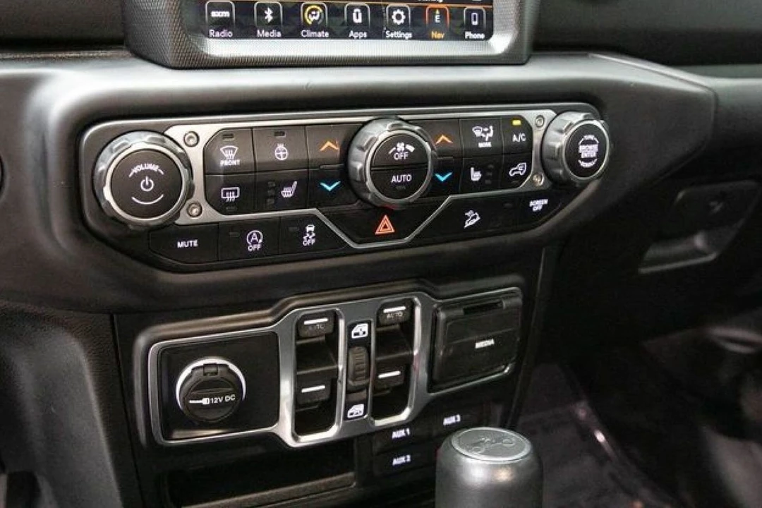 2019 Jeep JL Wrangler - Image 29 of 31