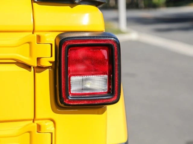 2019 Jeep JL Wrangler - Image 16 of 31