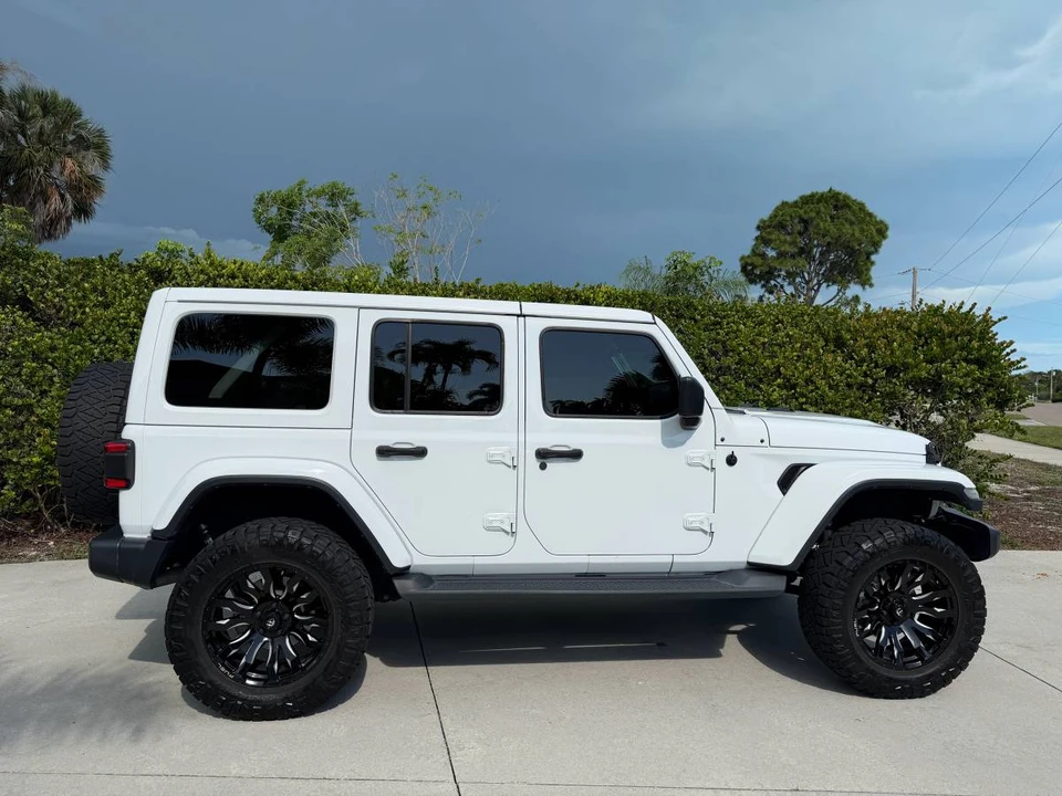 2019 Jeep JL Wrangler - Image 9 of 18