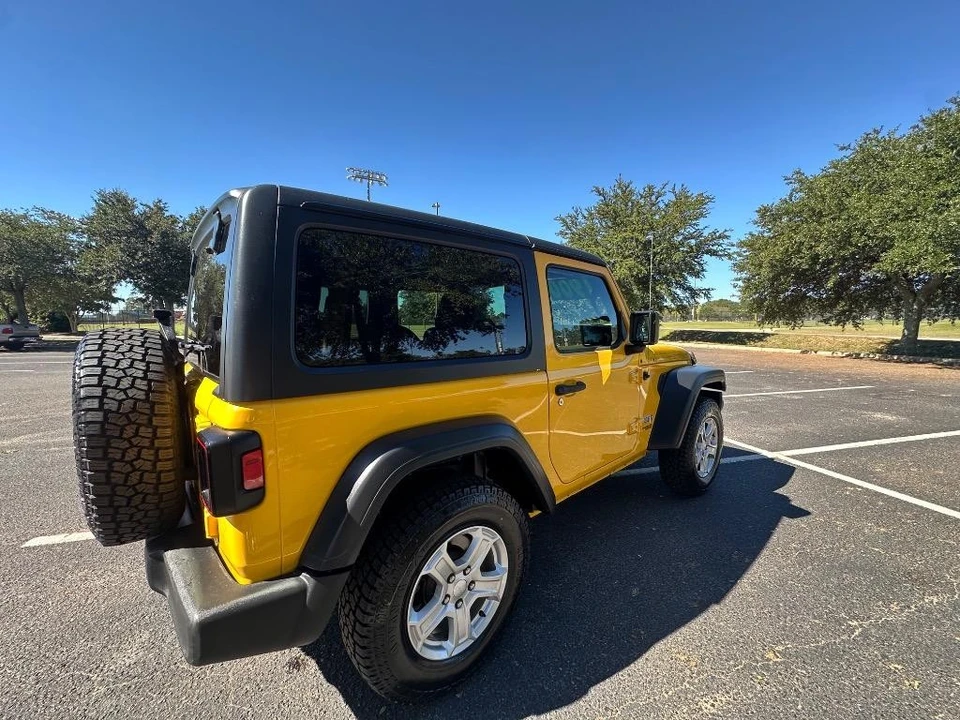 2019 Jeep JL Wrangler - Image 15 of 17
