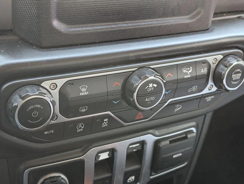 2019 Jeep JL Wrangler - Image 18 of 21