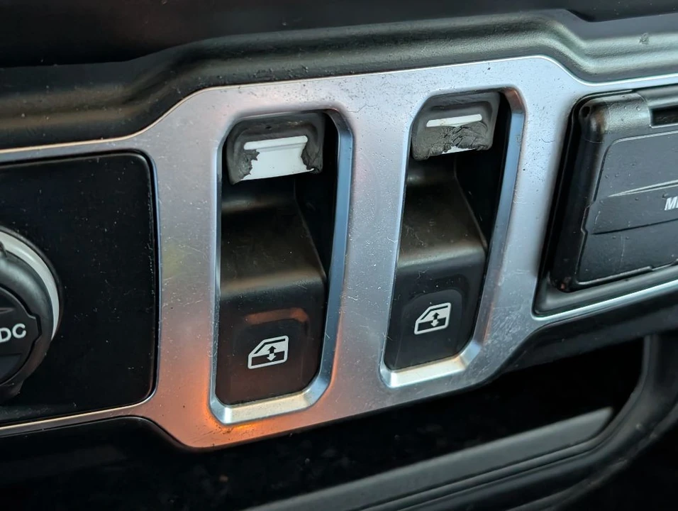 2019 Jeep JL Wrangler - Image 19 of 21
