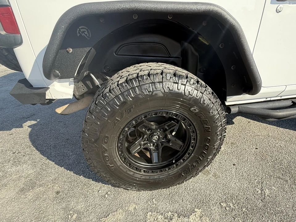 2019 Jeep JL Wrangler - Image 28 of 31