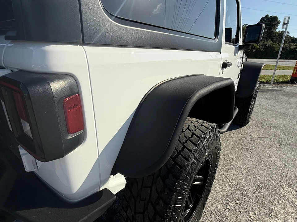 2019 Jeep JL Wrangler - Image 13 of 31