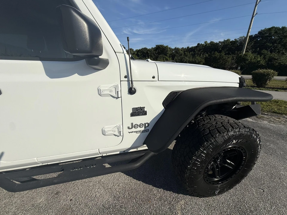 2019 Jeep JL Wrangler - Image 15 of 31