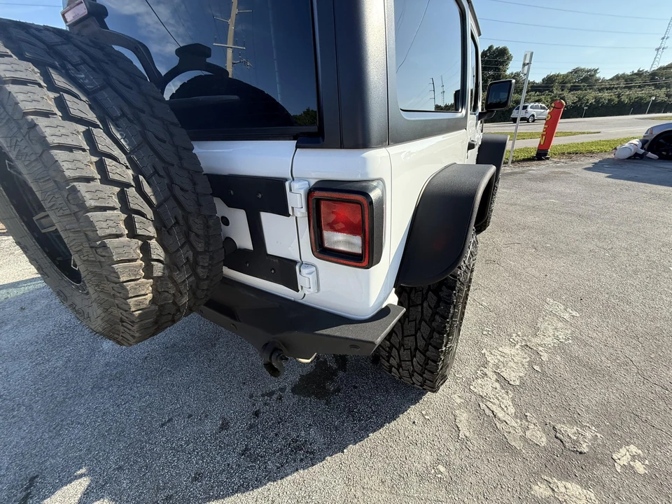 2019 Jeep JL Wrangler - Image 12 of 31