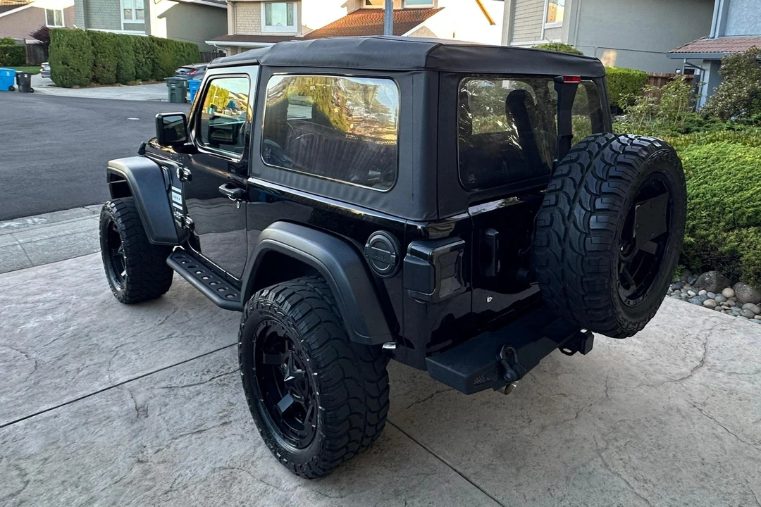 2019 Jeep JL Wrangler - Image 11 of 31