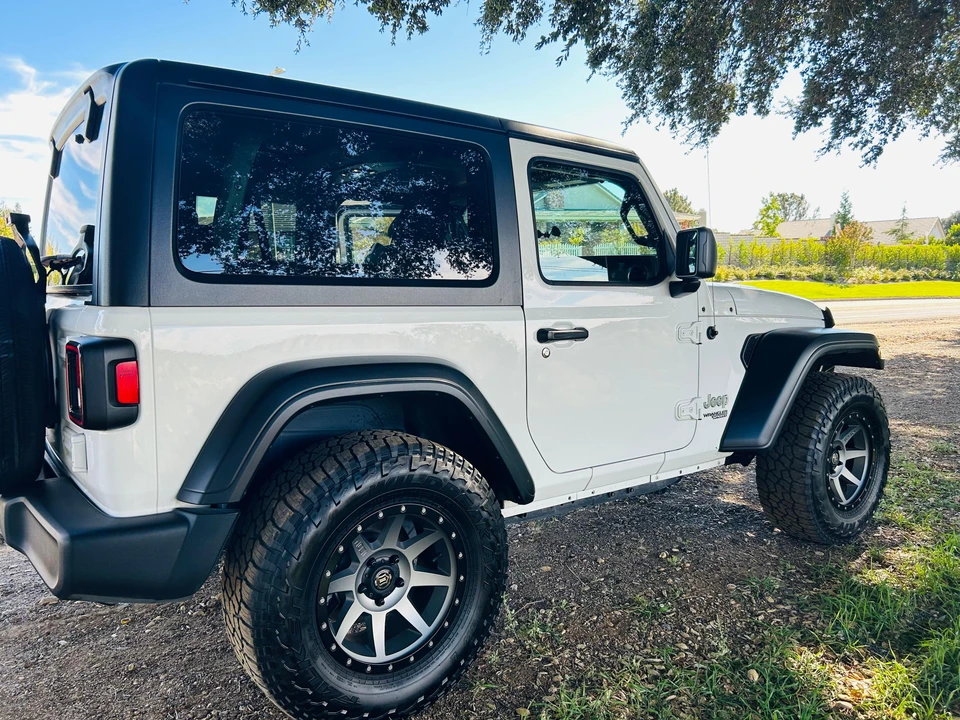 2019 Jeep JL Wrangler - Image 14 of 31