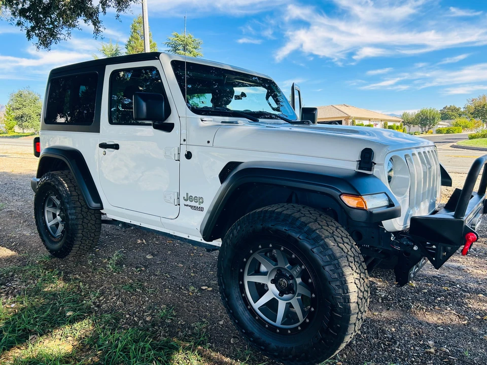 2019 Jeep JL Wrangler - Image 16 of 31